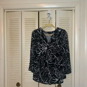Sami & Jo Black and White Leaf Pattern Blouse